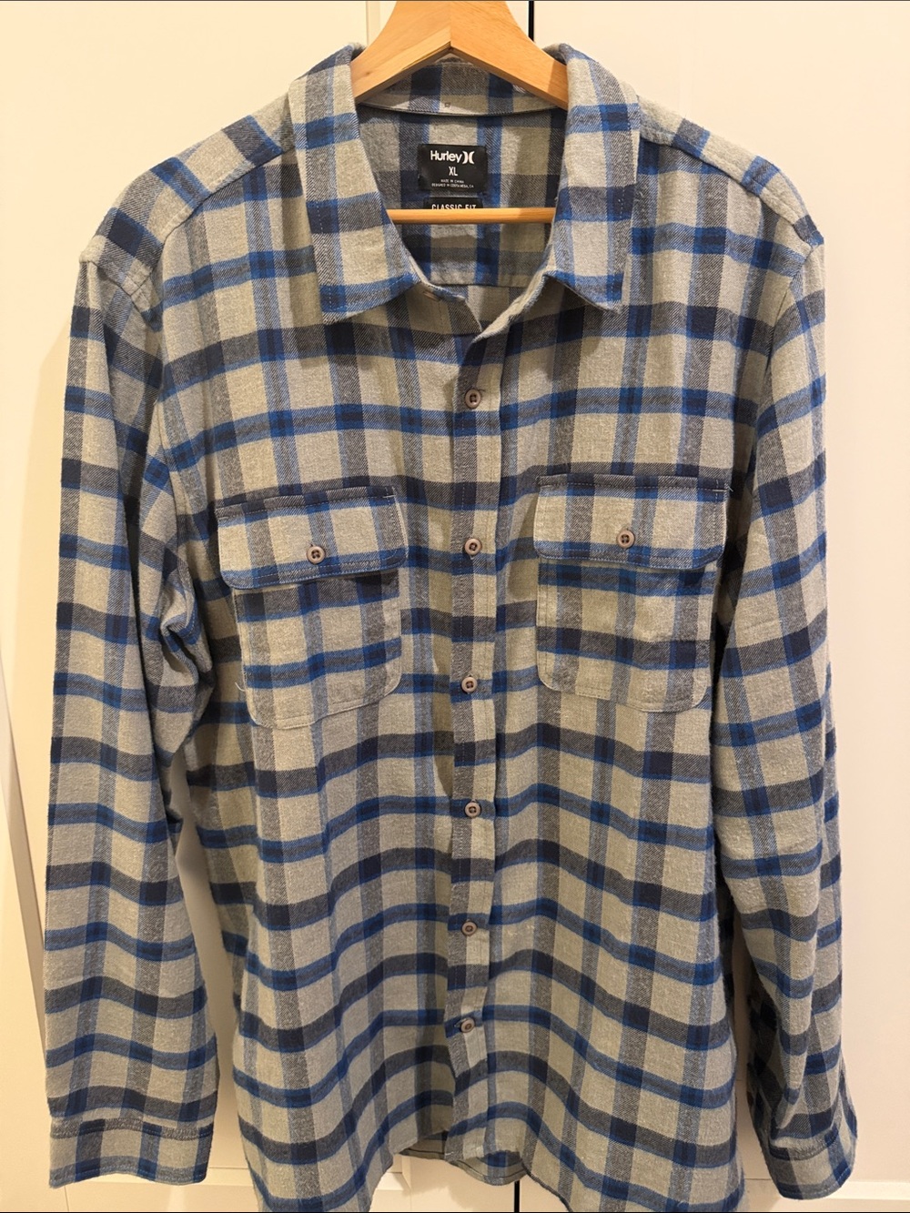 Hurley Men’s Classic Fit Blue & Gray Plaid Flannel Shirt